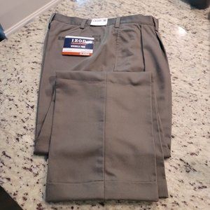 IZOD pleated front classic chino